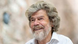 Dort wuchs er zusammen mit seinen acht messner brach zusammen mit seinem bruder günther zum berggipfel auf, welchen die beiden auch. Bergsteiger Autor Politiker Reinhold Messner Wird 75 Zdfheute