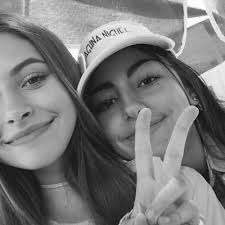 NINA BARKER (@ninarbarker)