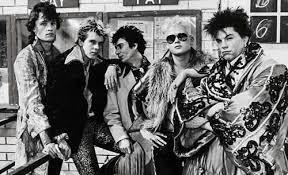 Anfang der 80er trafen sich, der legende nach, fünf junge männer irgendwo in düsseldorf, gründeten eine band, gaben konzerte, brachten platten raus … Die Toten Hosen Ende 80er Im Pascal Zum Abi Gag Die Toten Hosen Campino Der Tot