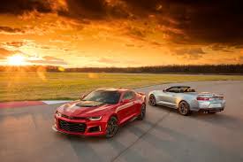 The chevrolet camaro will be available in both coupe and convertible in the uk beginning this year. 2018 Chevy Camaro Release Dates Prices Specs And Features Digital Trends