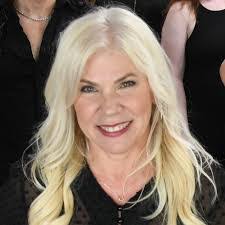 Amanda Mcnish's Instagram, Twitter & Facebook