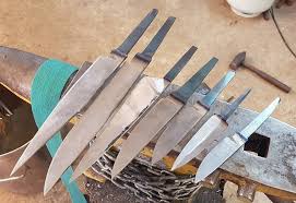 Couteau Fabrication En Forge Et Coutellerie En 2020 Coutellerie Forgeron Couteau