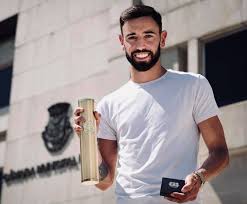 Bruno miguel borges fernandes (born 8 september 1994 in maia, porto) is a portuguese professional footballer.he plays as a midfielder for premier league club manchester united and for the portugal national team. Bruno Fernandes Facebook
