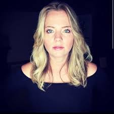 Carrie Welling's Instagram, Twitter & Facebook