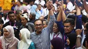 Beliau dilahirkan pada 19 november 1980 dan merupakan seorang ahli politik yang berjaya. Anwar Ibrahim Imbau Anak Anak Di Malaysia Belajar Bahasa Mandarin Alasannya Global Liputan6 Com