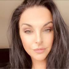 A little lick, a little crunch 😸 Webbox Lick-e-Pops are the tasty,  wholesome treat your cat will love, low calorie, no nasties, and  kitten-friendly. 📷️@lilotheminipanther