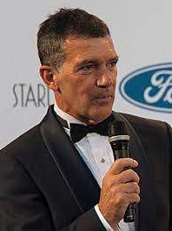 He participated in one formula one world championship grand prix, on 4 september 1960. Antonio Banderas Wikipedia