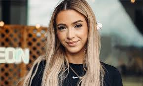 Nina Gee's Instagram, Twitter & Facebook