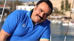 Türk halk müziği sanatçısı bülent serttaş 1983 yılından bu yana çeşitli mekanlarda sahne almaya başlayarak kariyerine başladı. Bulent Serttas Kac Kilo Boyu Kac Nereli Kac Yasinda Sevgilisi Kimdir Unlu Detay