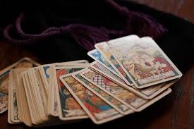 Tarot hanyalah sebuah media komunikasi, khususnya media komunikasi dengan alam bawah sadar. Cara Membaca Kartu Tarot Dilengkapi Gambar Tarot Card Seller