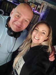 Today I have the awesome Rob Oakes in for a DJ session! Rob's been used to  his controller and has wanted to transfer his skills onto industry standard  club CDJs. Rob is