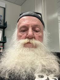 All I want for Christmas is a bearded man over 30 who loves tuna tacos 🙉