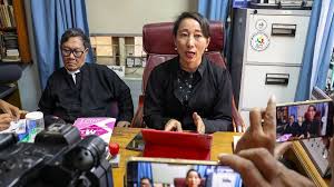 We did not find results for: Aung San Suu Kyi Erscheint Zum Ersten Mal Vor Gericht