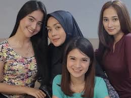 Ida ayu kadek devie · 2. 4 Outfit Kece Ala Artis Ftv Pintu Berkah Indosiar Fashion Fimela Com
