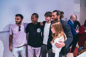 Tutte pazze per Can Yaman (Foto e Video)