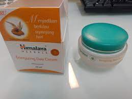 Waktu itu saya habis kelelahan setelah mencoba produk ol*y selama 2 bulan dan ternyata tidak cocok. Product Review Himalaya Herbals Energizing Day Cream Makhluk Asing Di Internet