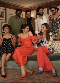 Deepika Padukone And Ranveer Singh S Adorable Pda During An Interview Is Melting Hearts Across Nation Hungryboo Bollywood Girls Indian Bollywood Actress Deepika Padukone Style