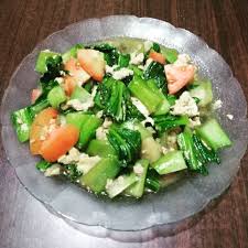 Seperti namanya, makanan khas indonesia berjenis sayur satu ini juga menawarkan cita rasa yang asam menyegarkan. Cah Sawi Daging Sedang