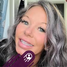 Are there hotels in the area with floating docks where I can bring my boat?