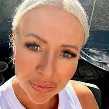 Vicki Fraser's Instagram, Twitter & Facebook