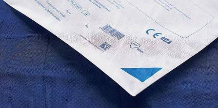 Tyvek 表面精细图文与条形码的印刷效果,AI 生成