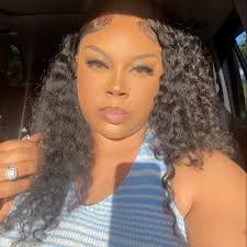 Ella Lyons's Instagram, Twitter & Facebook