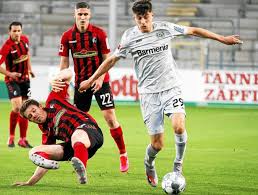 Vous allez tomber amoureux de ce clavier de football à coup sûr. Football Allemagne Leverkusen Se Relance Dans La Course A La C1 Football Le Telegramme