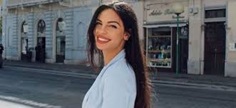 Giulia belmonte è una giornalista, showgirl originaria di pescara, nota per essere la fidanzata di giulia belmonte è anche conosciuta sia per aver condotto dei programmi sulla tv regionale e per. Stash Fidanzata Chi E Giulia Belmonte La Fidanzata Super Segreta