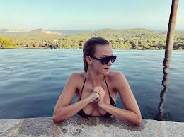 La vita privata di fiammetta cicogna. Fiammetta Cicogna Vacanze Vip A Ibiza Matrimonio Alle Porte