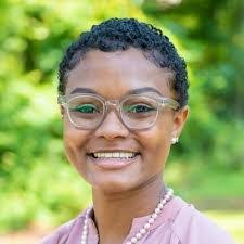 Alexis Harris's Instagram, Twitter & Facebook