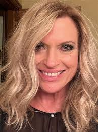 Leann Carroll's Instagram, Twitter & Facebook