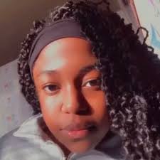 Olivia Tobar (@livvvzzz)