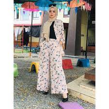 Tempat menjual berbagai model objek pakaian wanita dan pria harga obralan dari anak sampai dewasa, berkat online shop kini siapapun bisa belanja baju satuan dan eceran dari jarak jauh maupun terdekat. Oneset Floral Kimono Cardigan And Palazzo Set Kimono Cardigan Corak Bunga Dan Palazzo Shopee Singapore