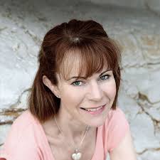 Ella Carey's Instagram, Twitter & Facebook