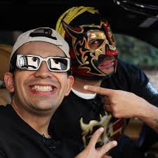 Nuevo video!!!!! @elcapiperez #alVolante con el dios del interneist y de  todo lo que toca!!! Video ya disponible en mi canal de tutub:  #pelucheenelestuche o denle click al link que está en