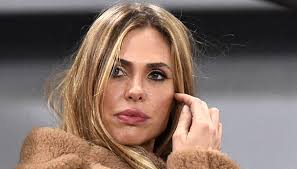 Ilary blasi in vacanze alle maldive a gennaio sarà anche un cliché snob ma ilary blasi in costume stupenda da gennaio a dicembre è la certezza di cui abbiamo bisogno. Ilary Blasi Crisi Con Totti Finalmente La Verita Con Francesco Baci Finti