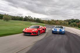 Hey everyone, today we're taking a look at two great super cars and comparing it to the corvette c8. Chevy Corvette C8 Vs C7 Track Battle