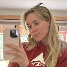 Nicole Blizzard's Instagram, Twitter & Facebook