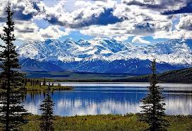 Аляска) είναι πολιτεία των ηνωμένων πολιτειών της αμερικής, που συνορεύει στα ανατολικά με τον καναδά, στα δυτικά με τη ρωσία και βρέχεται από τον αρκτικό και τον ειρηνικό ωκεανό. Alaska Ayta Einai Ta Pio 3akoysta Topia Oi Fysikes Omorfies Ths Boreias Amerikhs In Gr