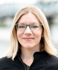 Who benefits from yoga at the workplace?