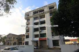 His career started on tv, where he presented a children show ( 430 space shuttle (1983)) and started becoming popular. Sam Ah Chow Co