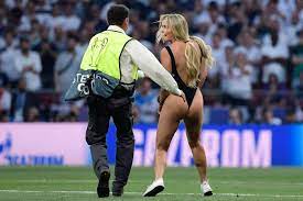 War das vllt etwas politisches? Champions League Finale 2019 Halbnackte Flitzerin Beim Endspiel Zwischen Liverpool Und Tottenham