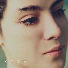 Giovane, curvy e lesbica: è nata Vera Wise, la prima "umana digitale"  creata in Puglia