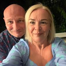 Does the Immigration card cost money to apply? I have seen some sites that  have a charge. I would think it would not cost money. Where does one find  the Immigration card