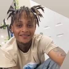 Sarai Smith's Instagram, Twitter & Facebook