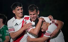 River Plate: Gallardo sorprende convocando juveniles clave ante Vélez - Imagen principal del artículo