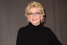 Italian actress, radio and television presenter, born 18 november 1949 in savona, italy. Enrica Bonaccorti Ritorna In Televisione Con Ho Qualcosa Da Dirti