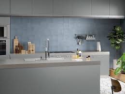 This premium finish is classic and versatile, making it a great choice for households wanting to invest in a style that will look good for years to come. Fliese Interni Avio 20x20 Feinsteinzeug Zementoptik Hellblau Iperceramica