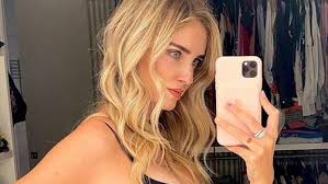 Discover chiara ferragni for women at farfetch. Chiara Ferragni Teilt Heisses Unterwasche Selfie Mit Xl Babybauch