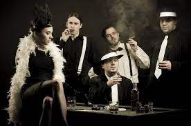 Für eine ausgefallene mottoparty musst du deine gäste nicht unbedingt dazu nötigen. Mottoparty Fur Silvester 20 Ausgefallene Ideen Fur Motto Und Verkleidung